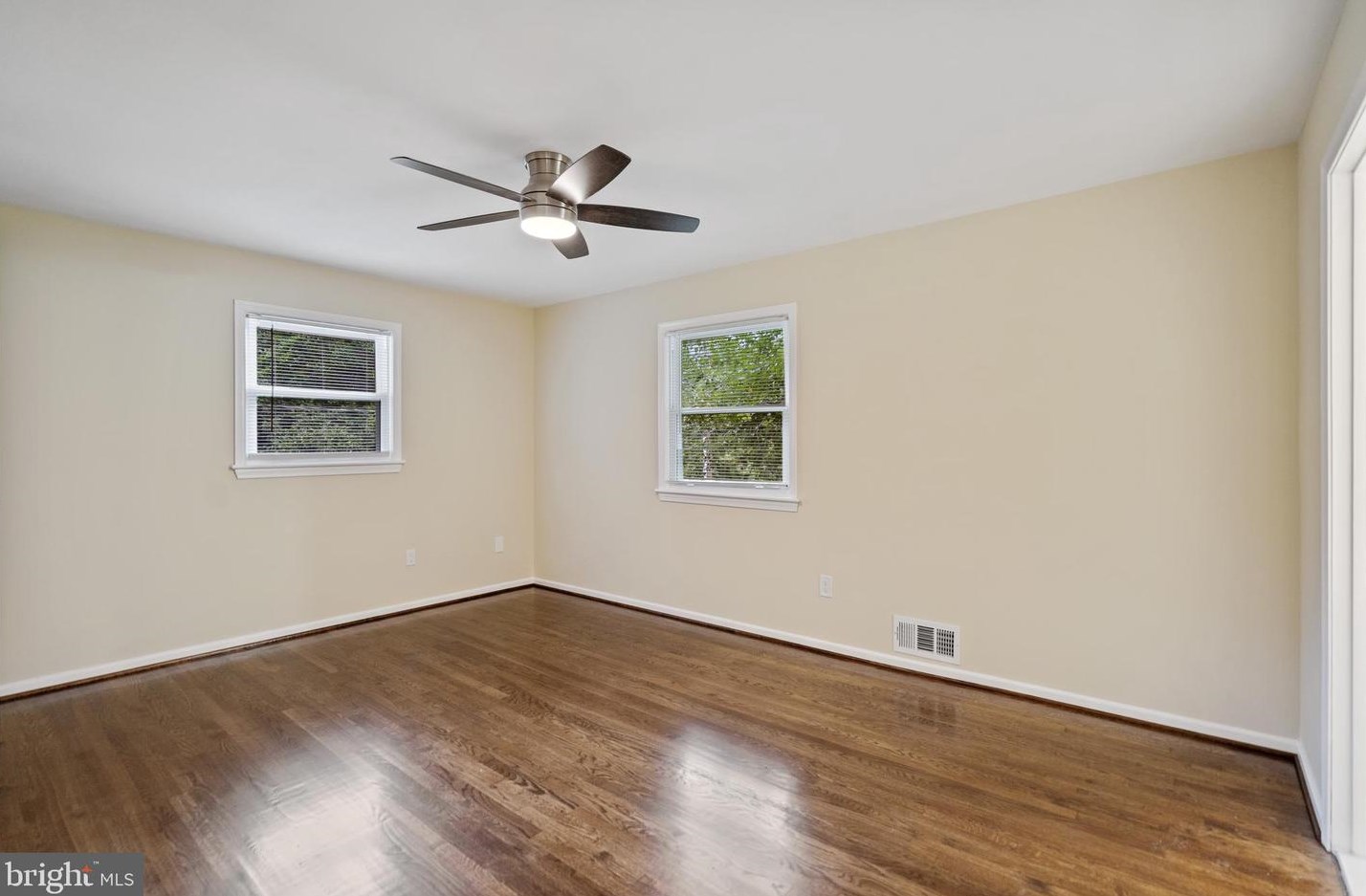 405 Wolftrap Rd, Vienna VA  22180-4941 exterior