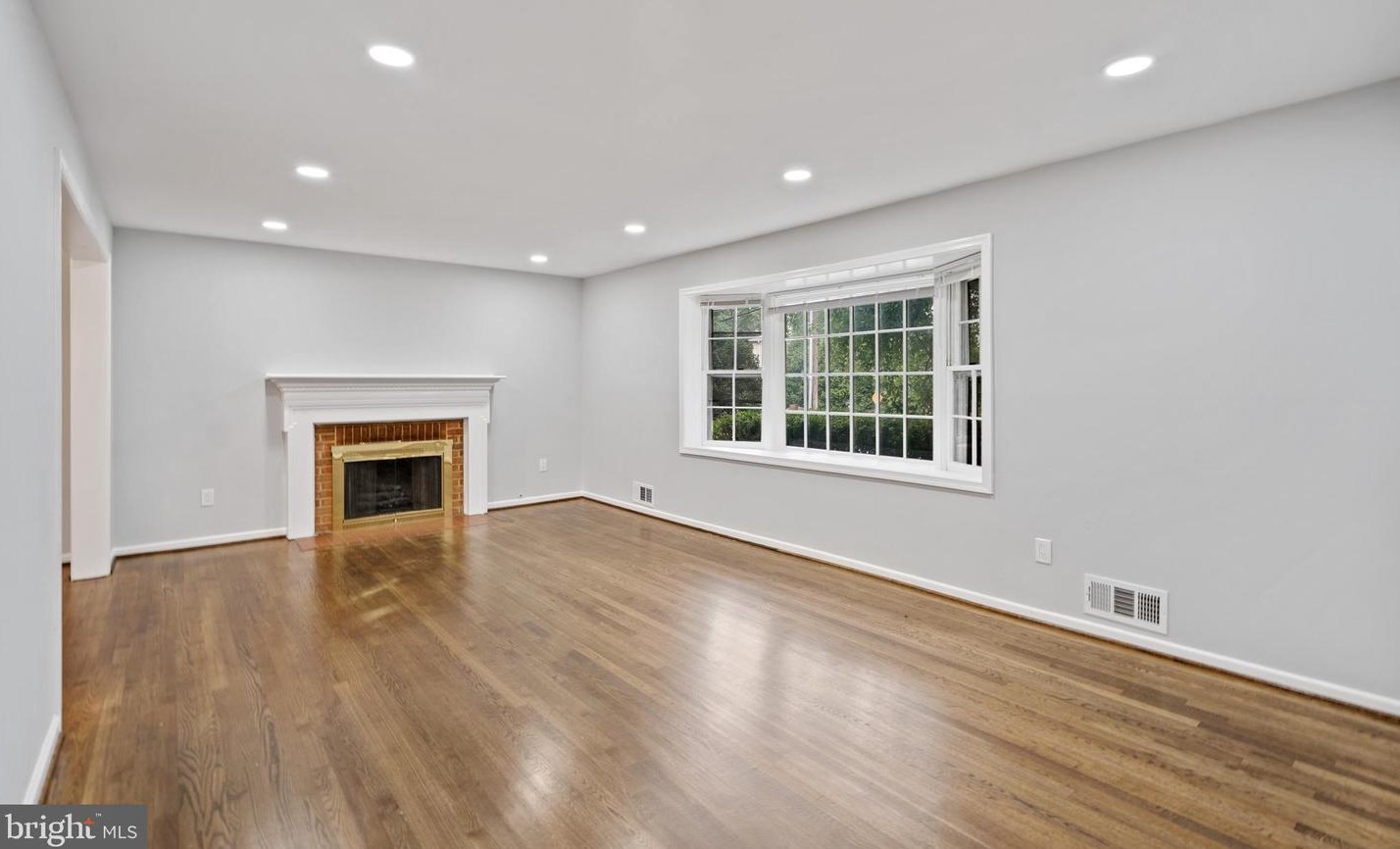 405 Wolftrap Rd, Vienna VA  22180-4941 exterior