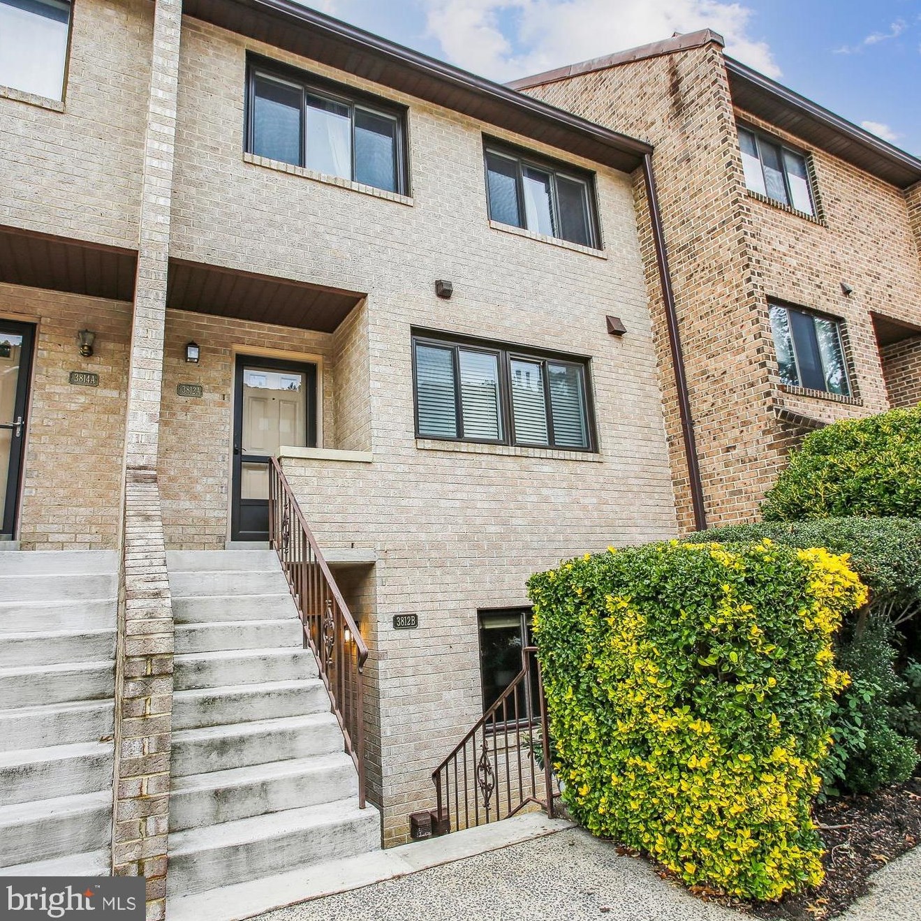 3812 Steppes Ct, Falls Church, VA 22041