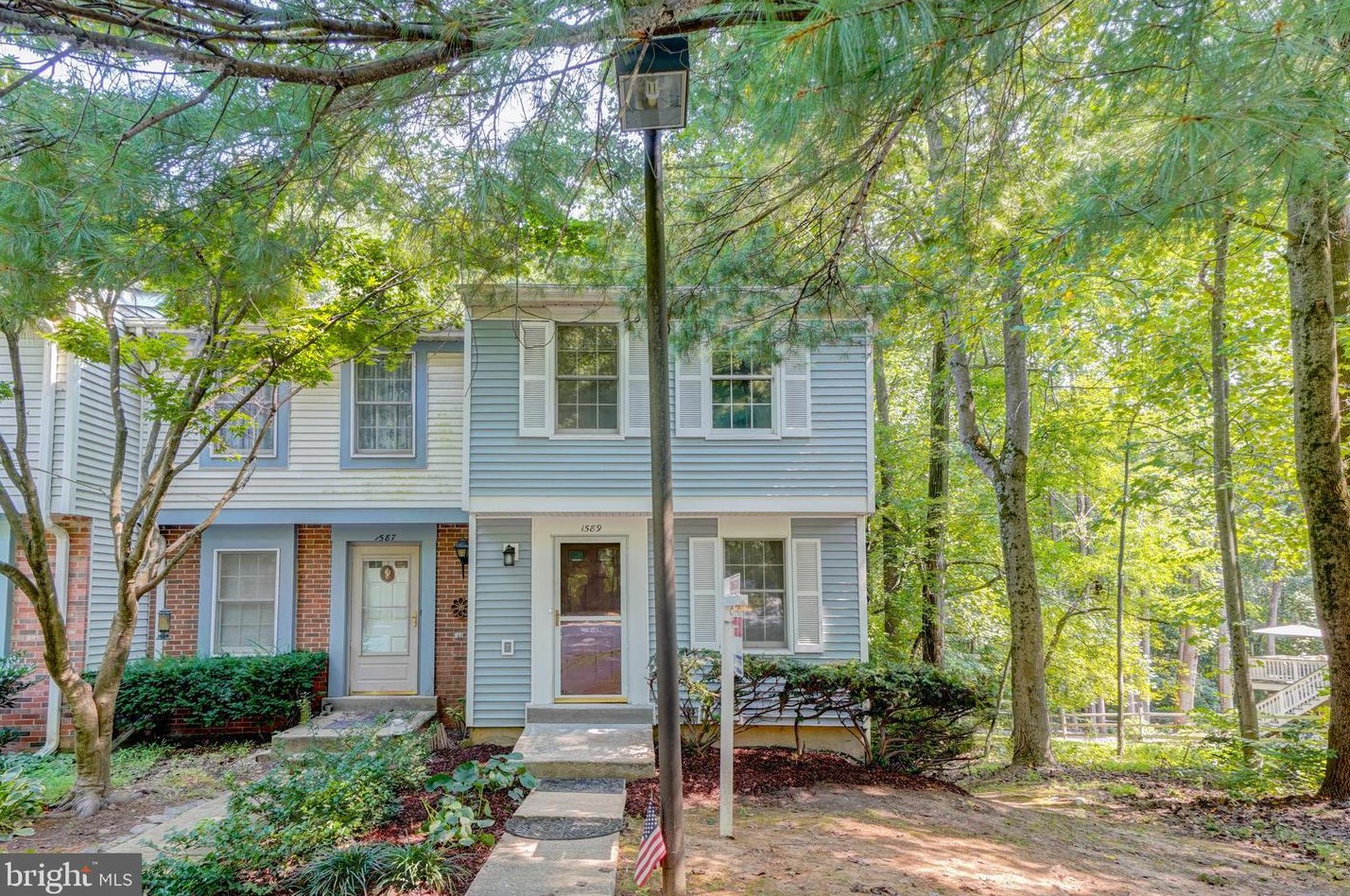 1589 Stowe Ct, Herndon, VA 20194