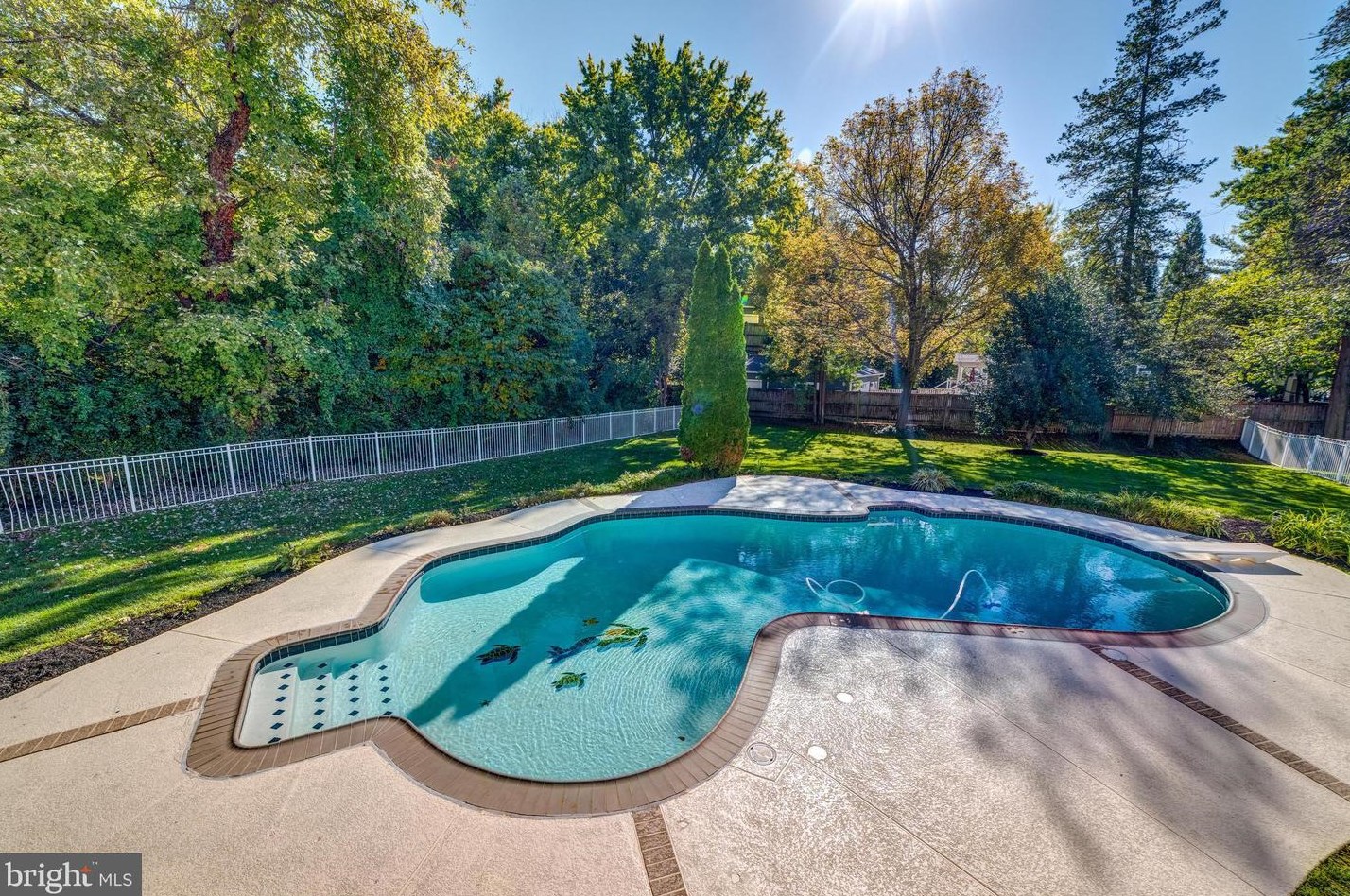 2915 Hibbard St, Vienna, VA 22124-2613