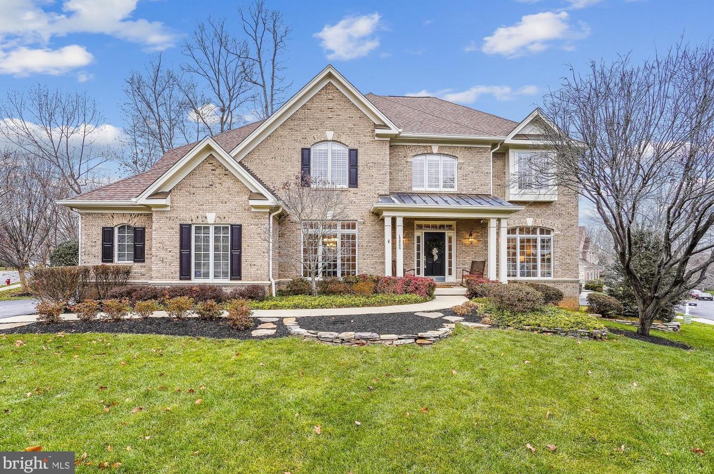 12006 Heather Down Dr, Herndon, VA 20170