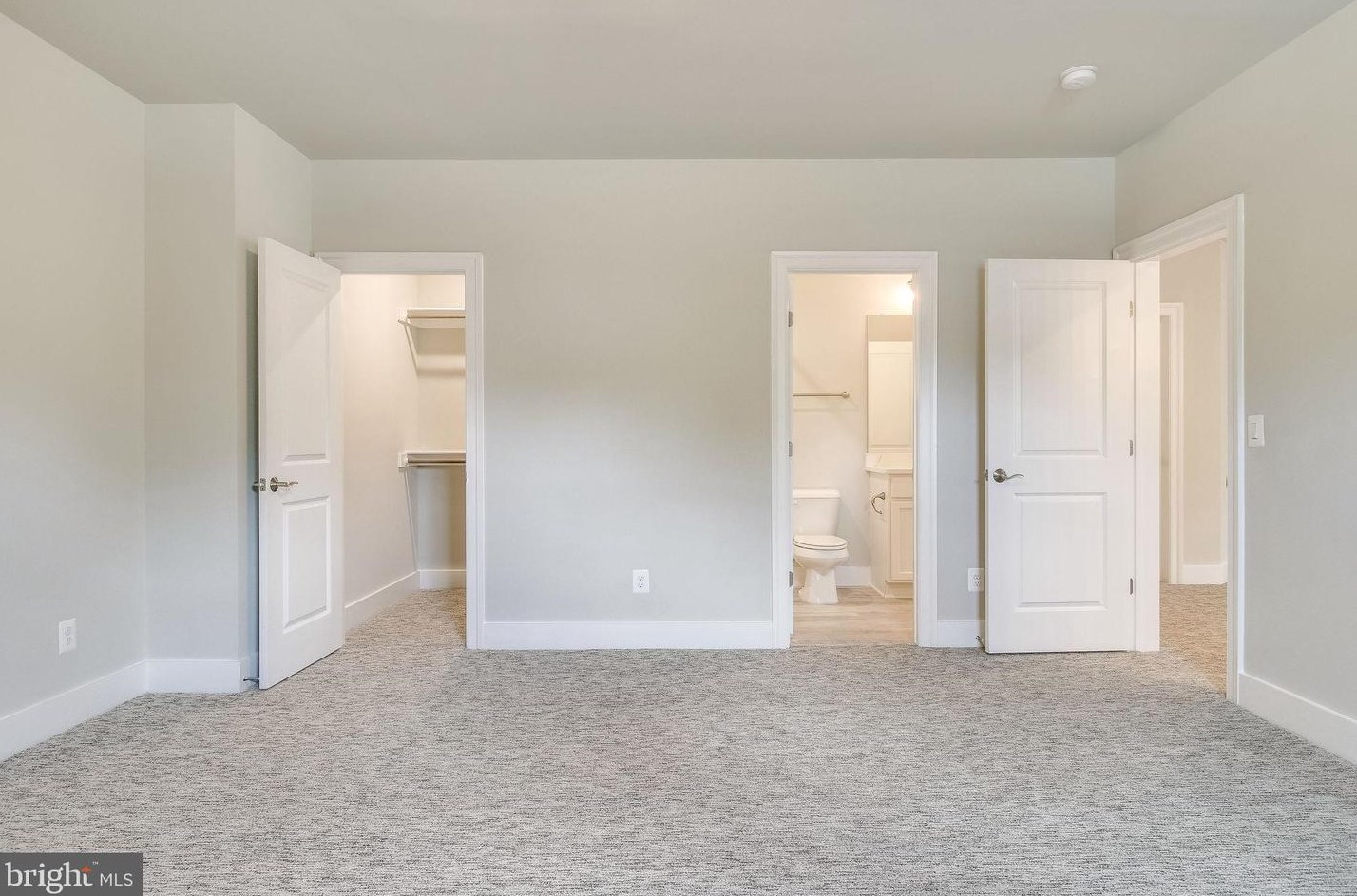 904 Ware St, Vienna VA  22180-6423 exterior