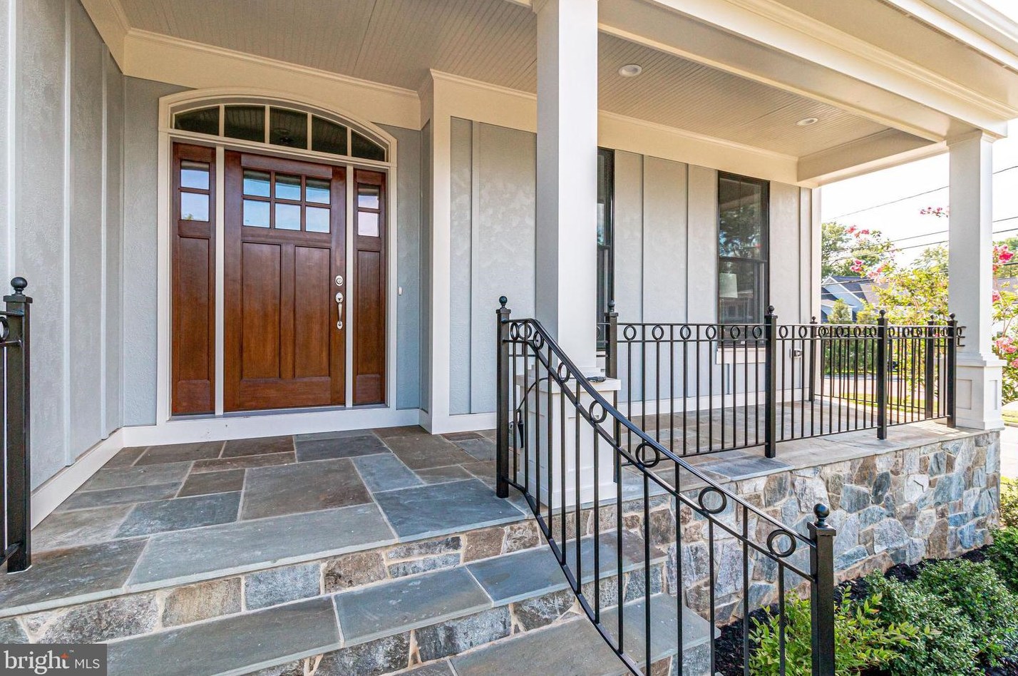 904 Ware St, Vienna VA  22180-6423 exterior