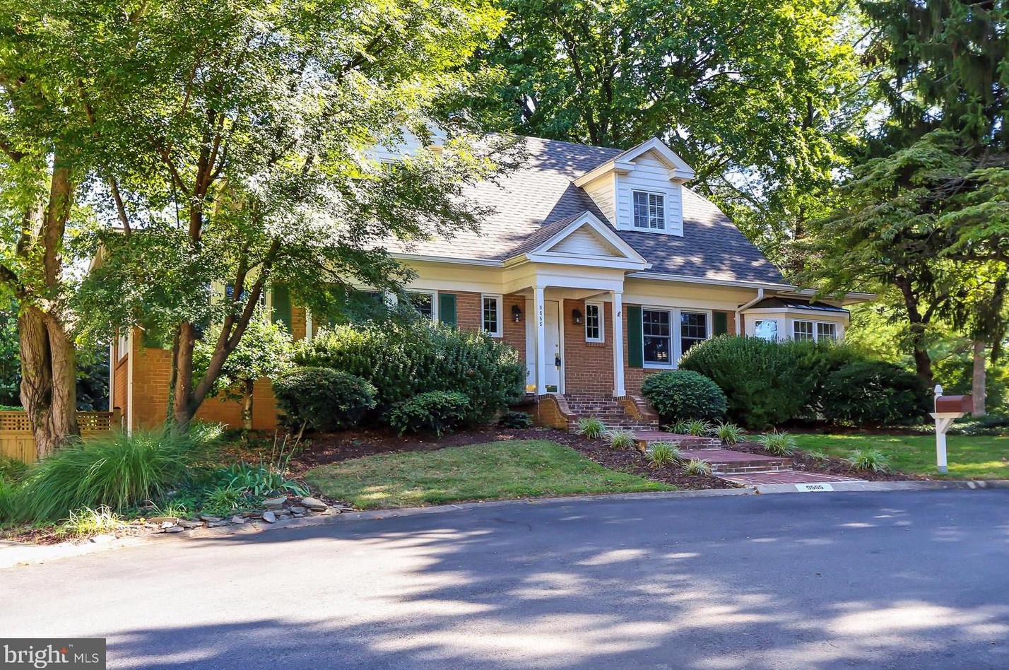 9555 Grand Oaks Ct, Vienna, VA 22181