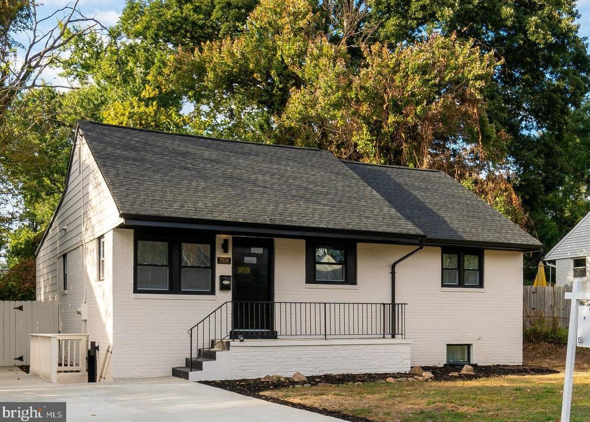 7024 Lee Park Ct, Falls Church, VA 22042
