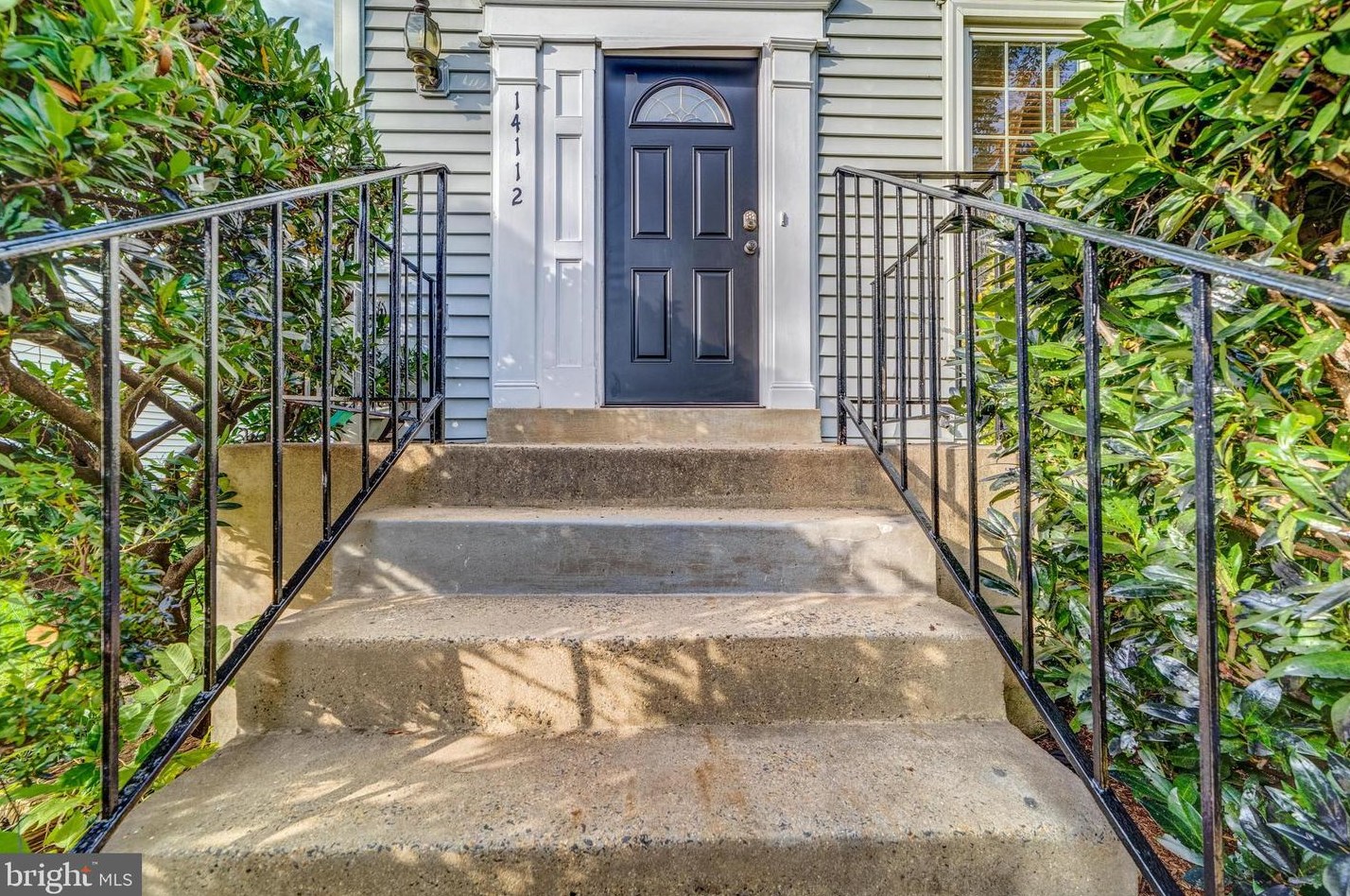 14112 Rocky Valley Dr, Centreville, VA 20121-5011