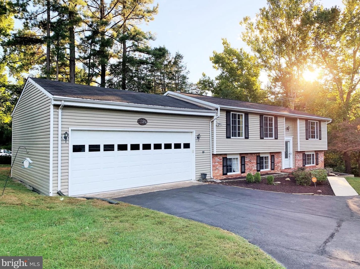 1126 Riva Ridge Dr, Great Falls, VA 22066