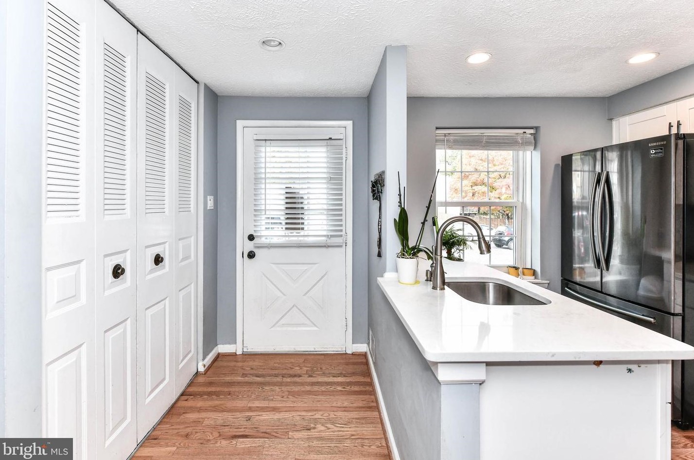 8240 Crestmont Cir, Springfield, VA 22153