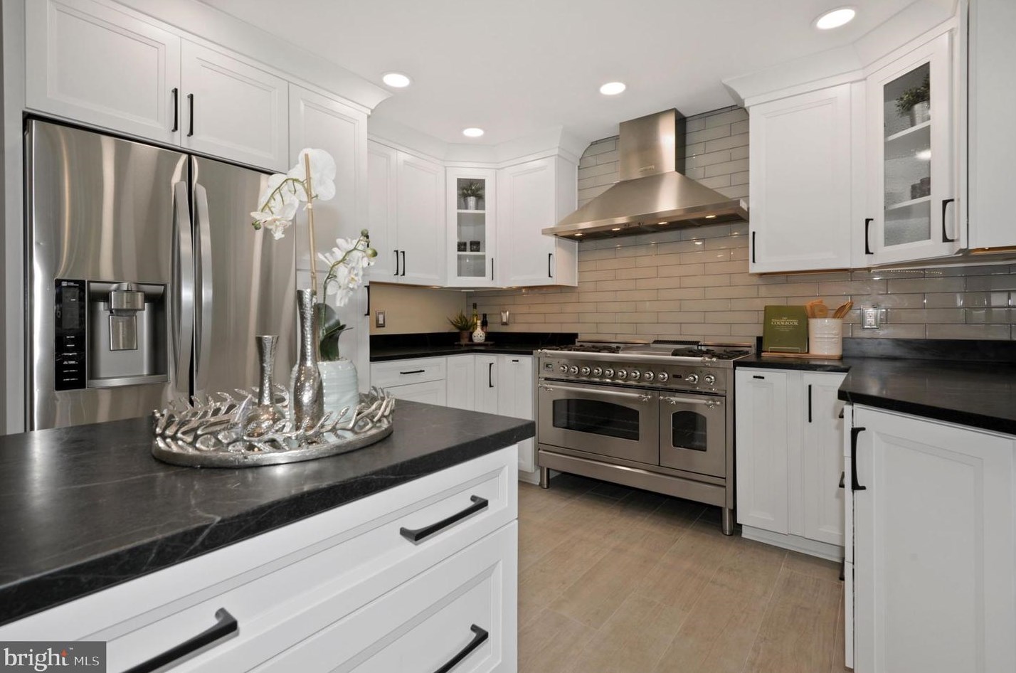 1653 Lozano Dr, Vienna VA exterior