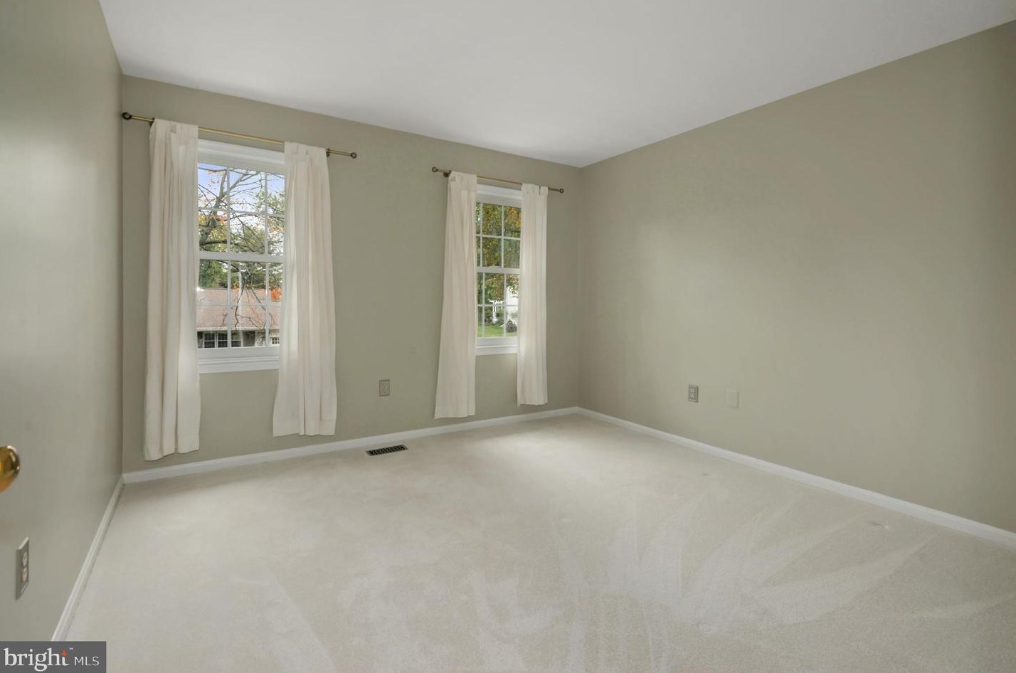 1653 Lozano Dr, Vienna VA exterior