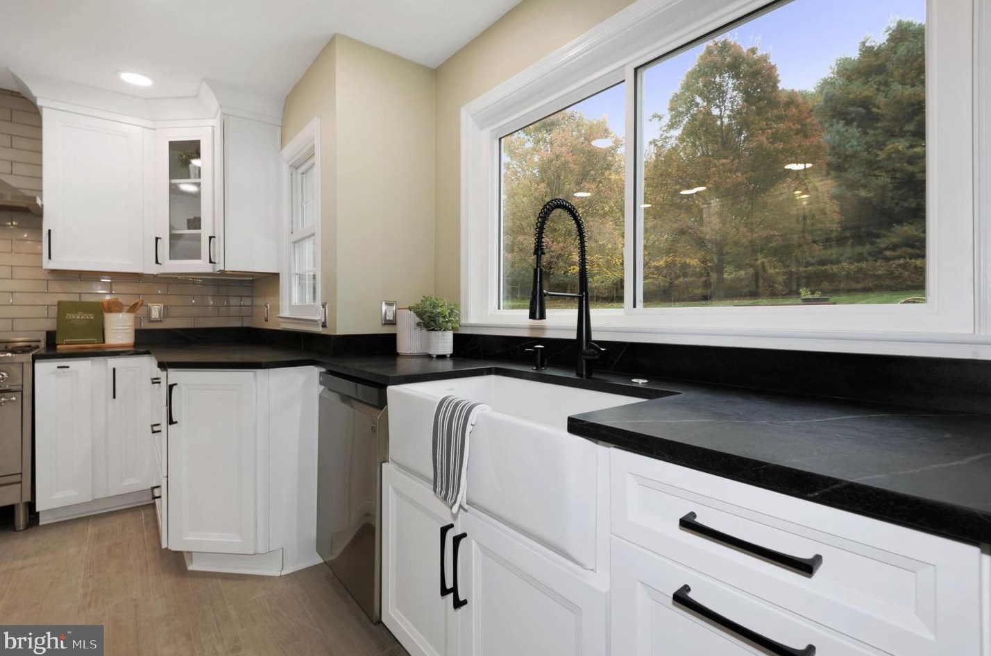 1653 Lozano Dr, Vienna VA exterior