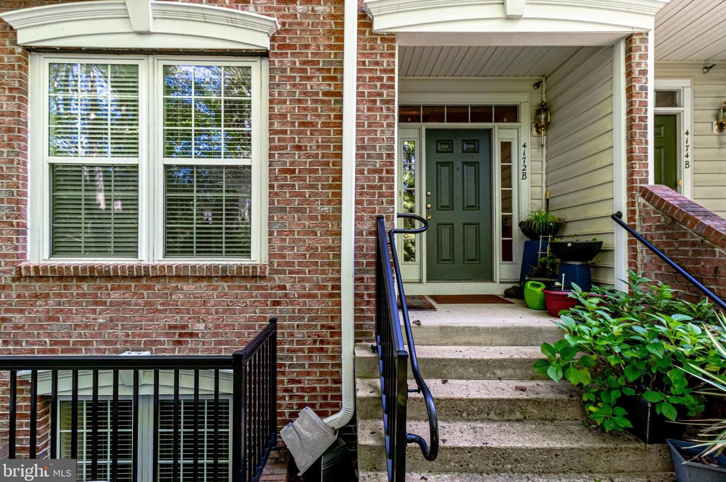4172 Lochleven Trl, Fairfax, VA 22030-8582
