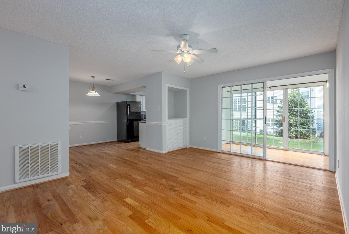 12105 Greenwood Ct #101, Fairfax, VA 22033