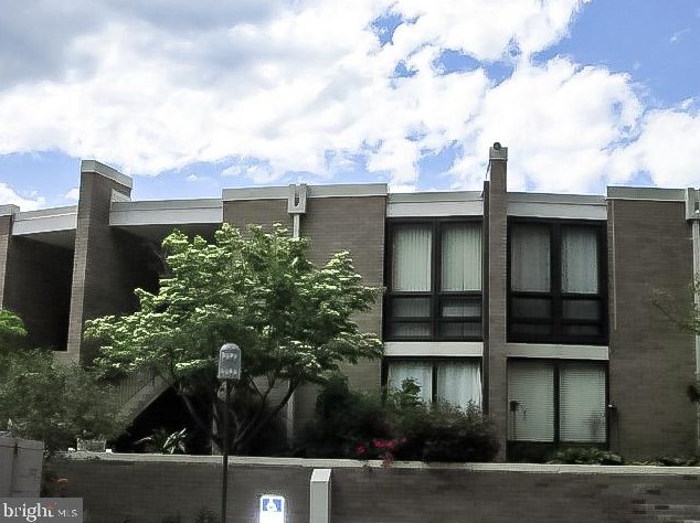 1650 Chimney House Rd, Herndon, VA 20190