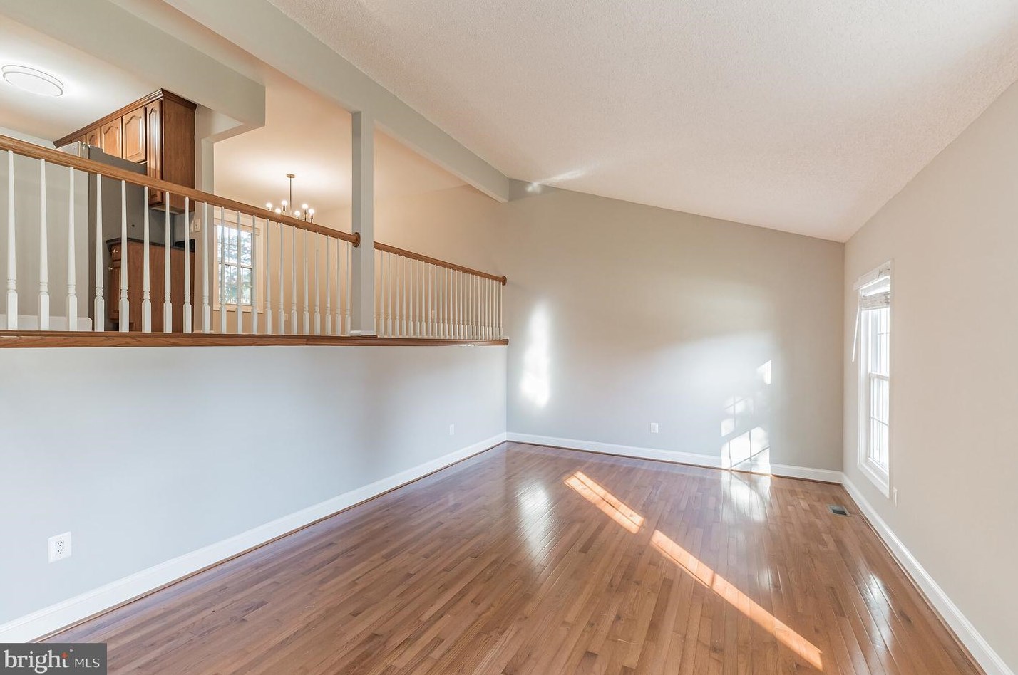 2840 Edgelea Rd, Vienna, VA 22181-6025