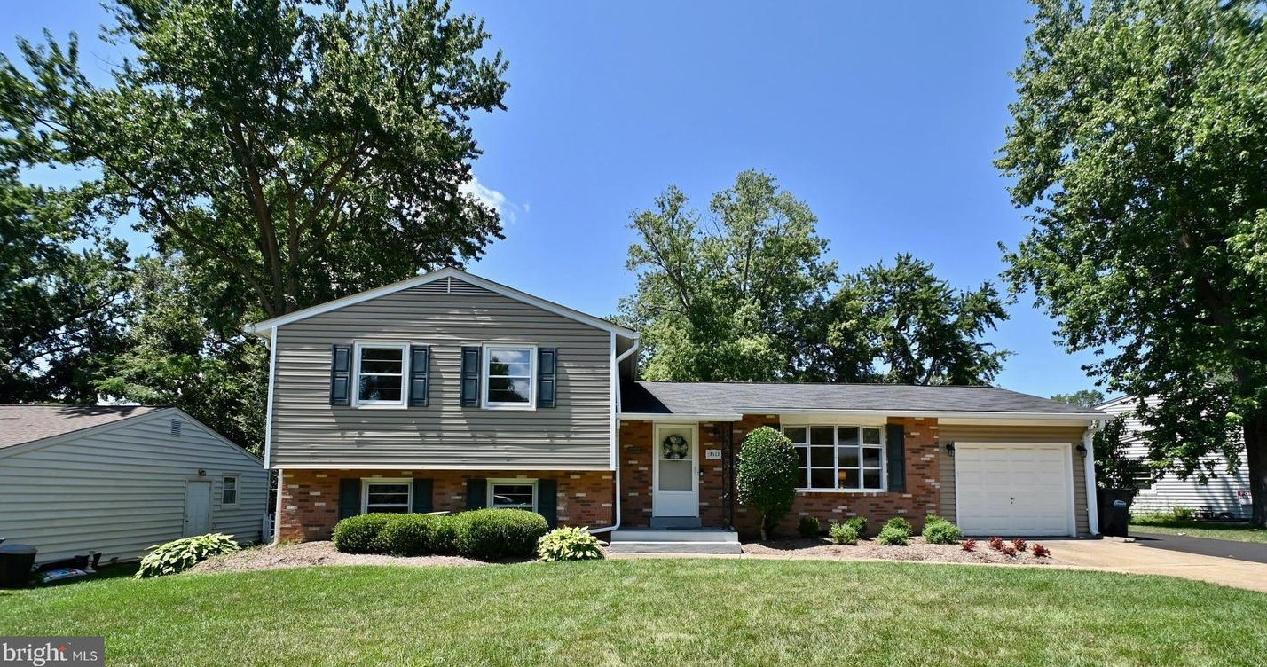 8513 Fairburn Dr, Springfield, VA 22152