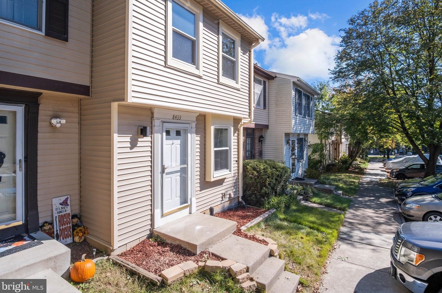 8433 Sugar Creek Ln, Springfield, VA 22153