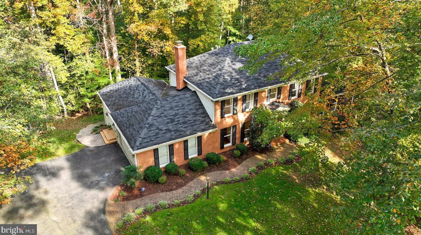 6202 Simpson Patent Ct, Fairfax, VA 22039-1346