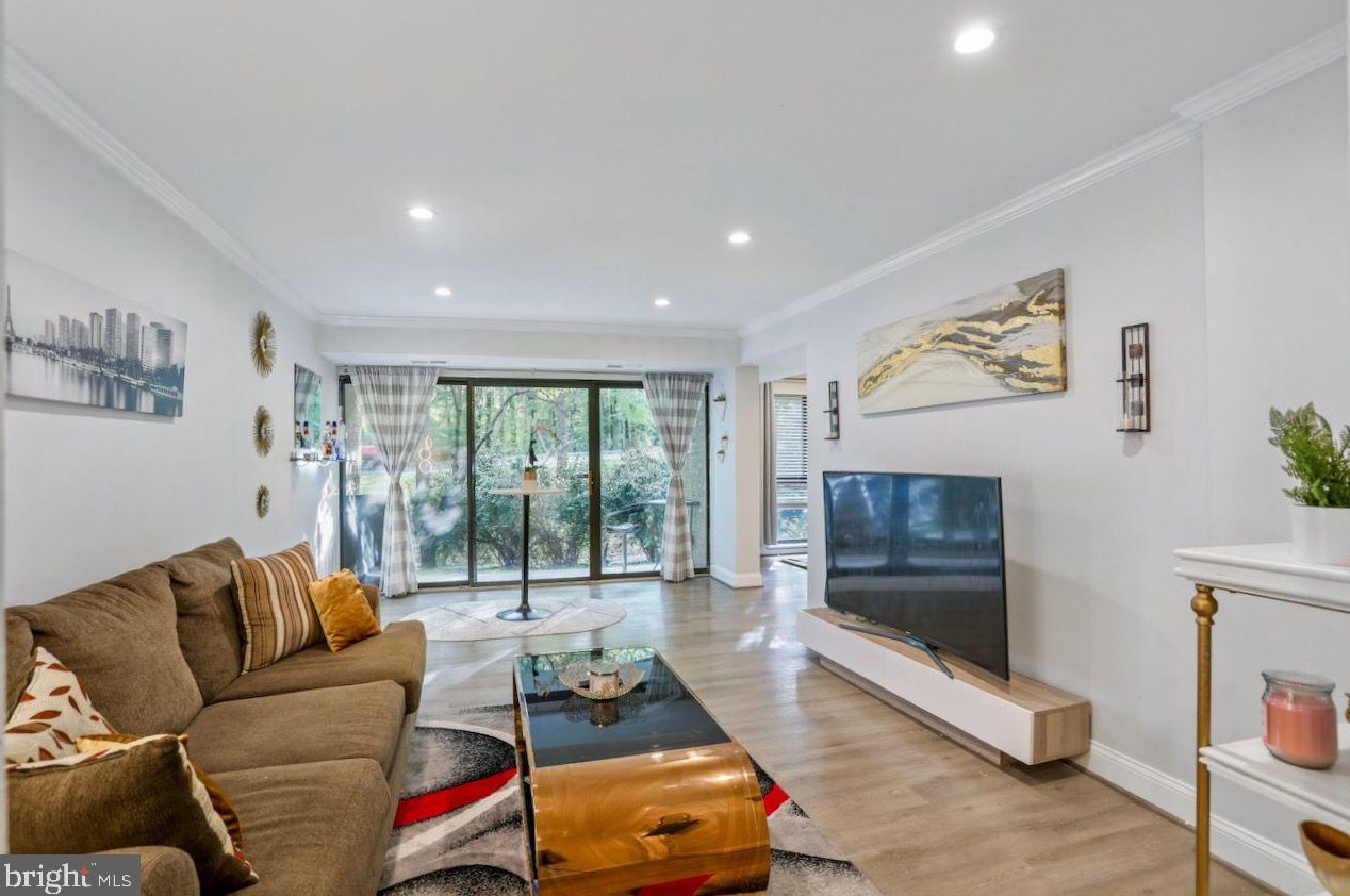 2065 Royal Fern Ct #38/2b, Herndon, VA 20191