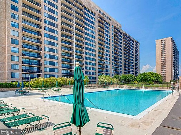 3709 S George Mason Dr #1210, Falls Church, VA 22041