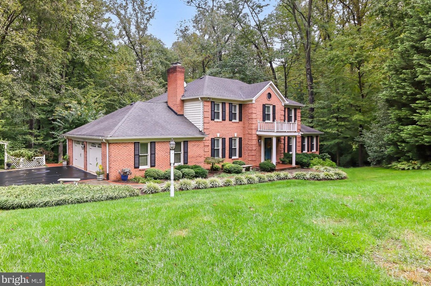 6325 Blackburn Ford Dr, Fairfax, VA 22039-1227