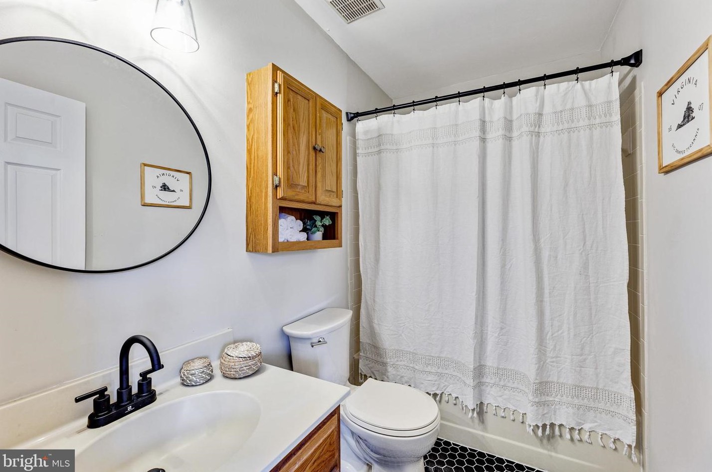 5823 Westwater Ct, Centreville VA  20121-3039 exterior