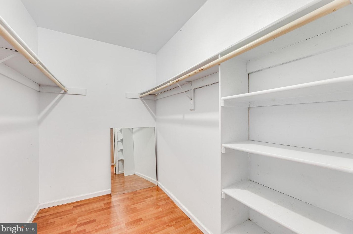 5823 Westwater Ct, Centreville VA  20121-3039 exterior