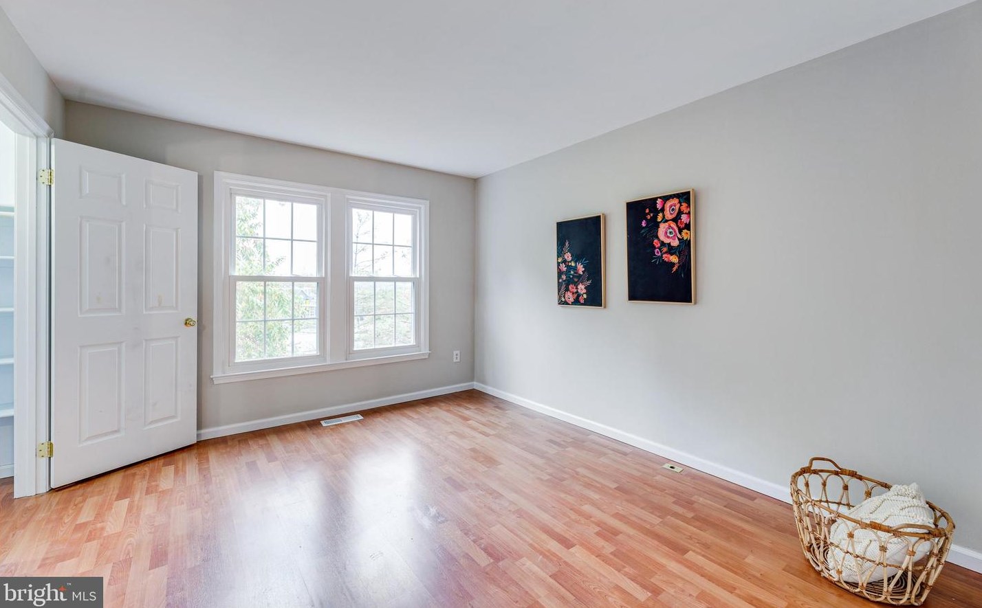 5823 Westwater Ct, Centreville VA  20121-3039 exterior