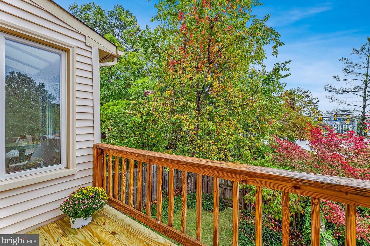 5823 Westwater Ct, Centreville VA  20121-3039 exterior