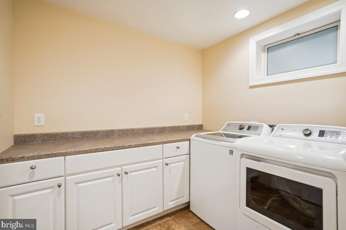 8616 Janet Ln, Vienna VA 22180-6813 exterior