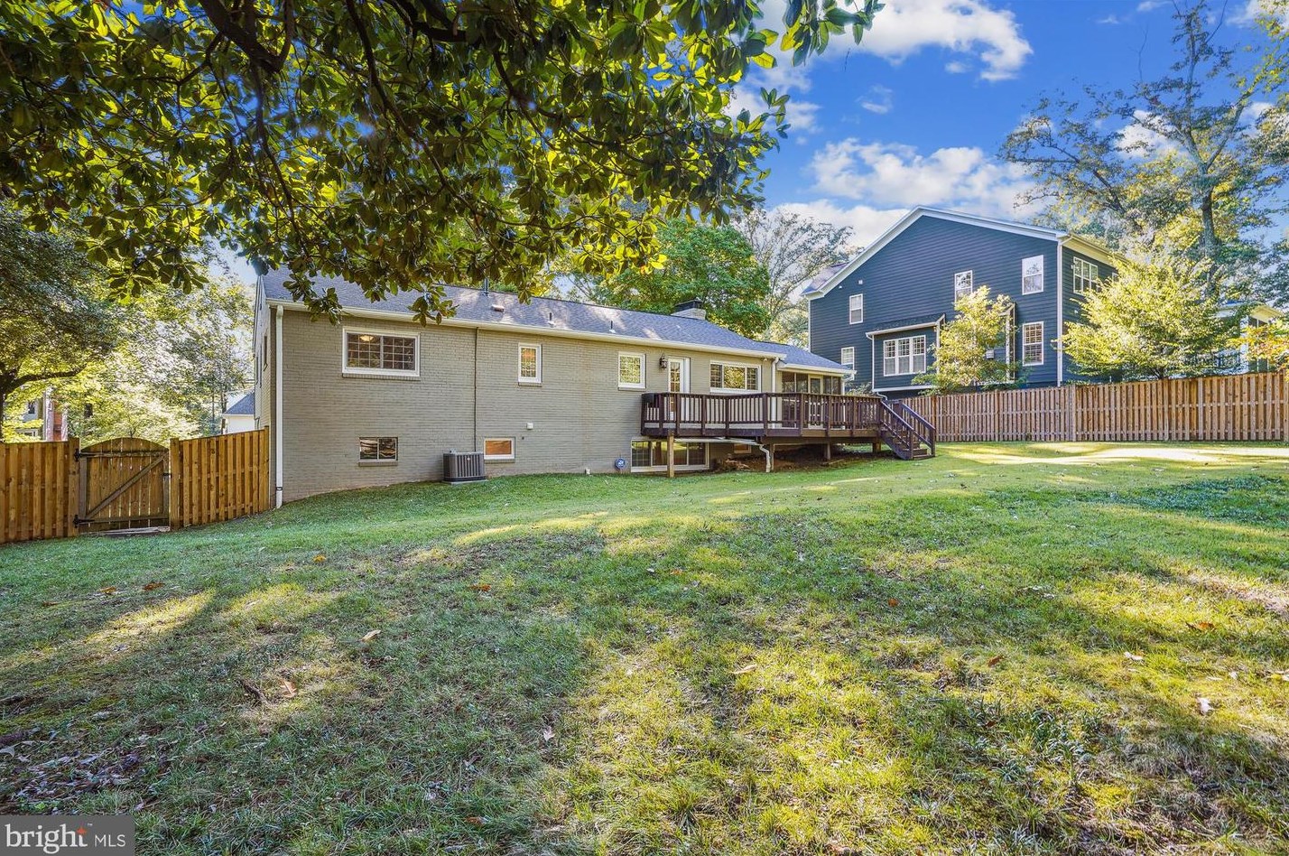 8616 Janet Ln, Vienna VA 22180-6813 exterior