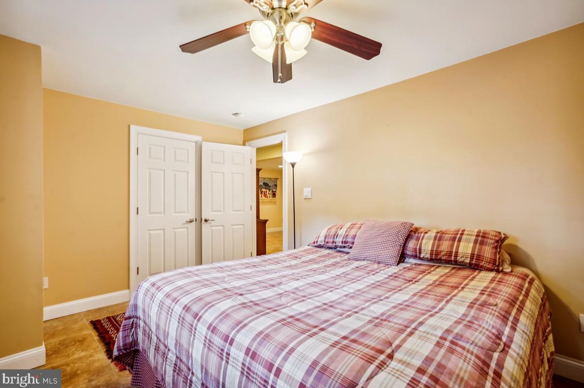 8616 Janet Ln, Vienna VA 22180-6813 exterior