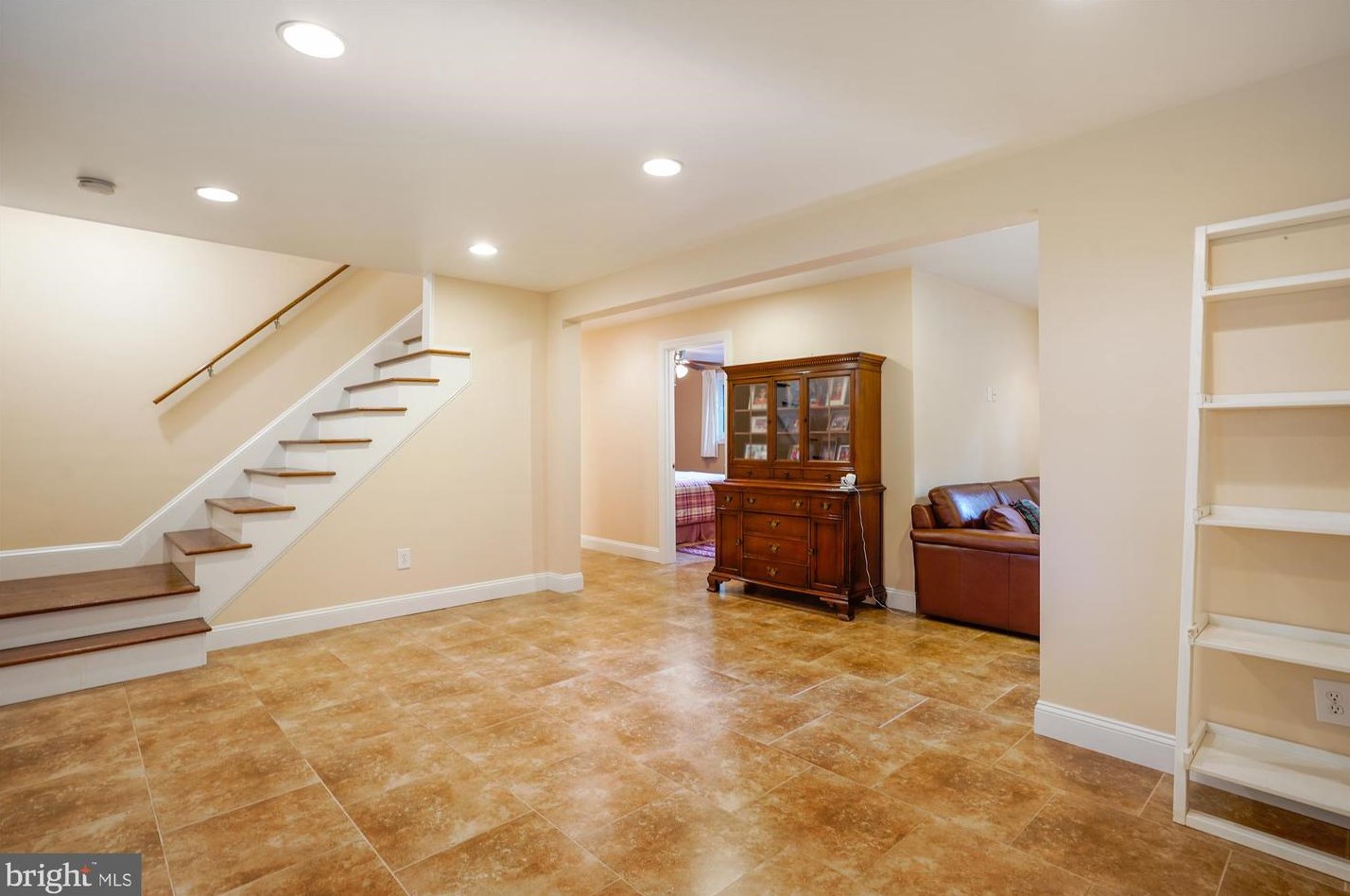 8616 Janet Ln, Vienna VA 22180-6813 exterior