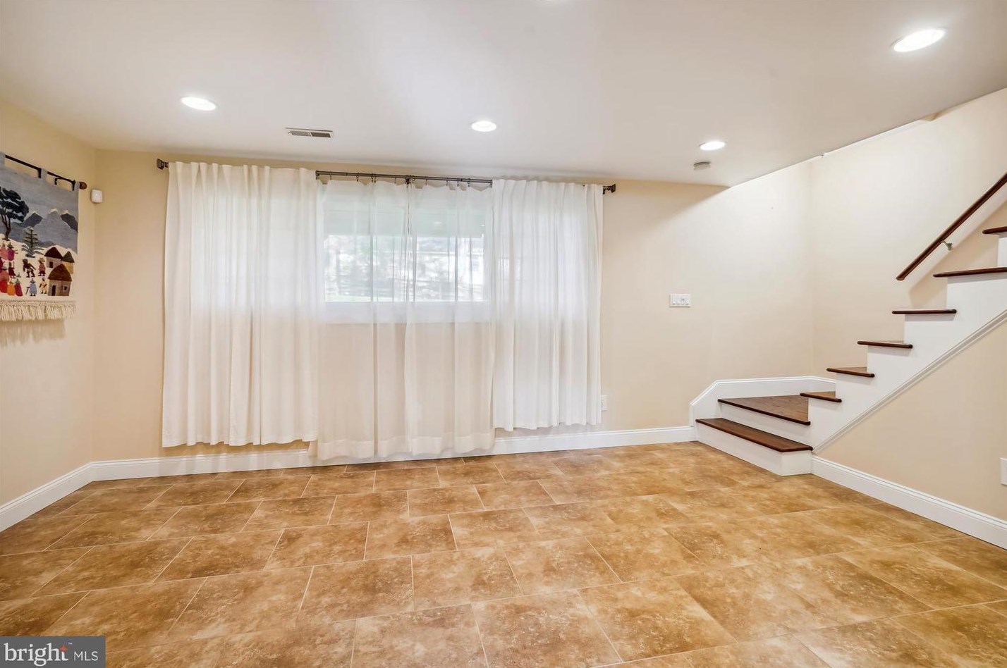 8616 Janet Ln, Vienna VA 22180-6813 exterior