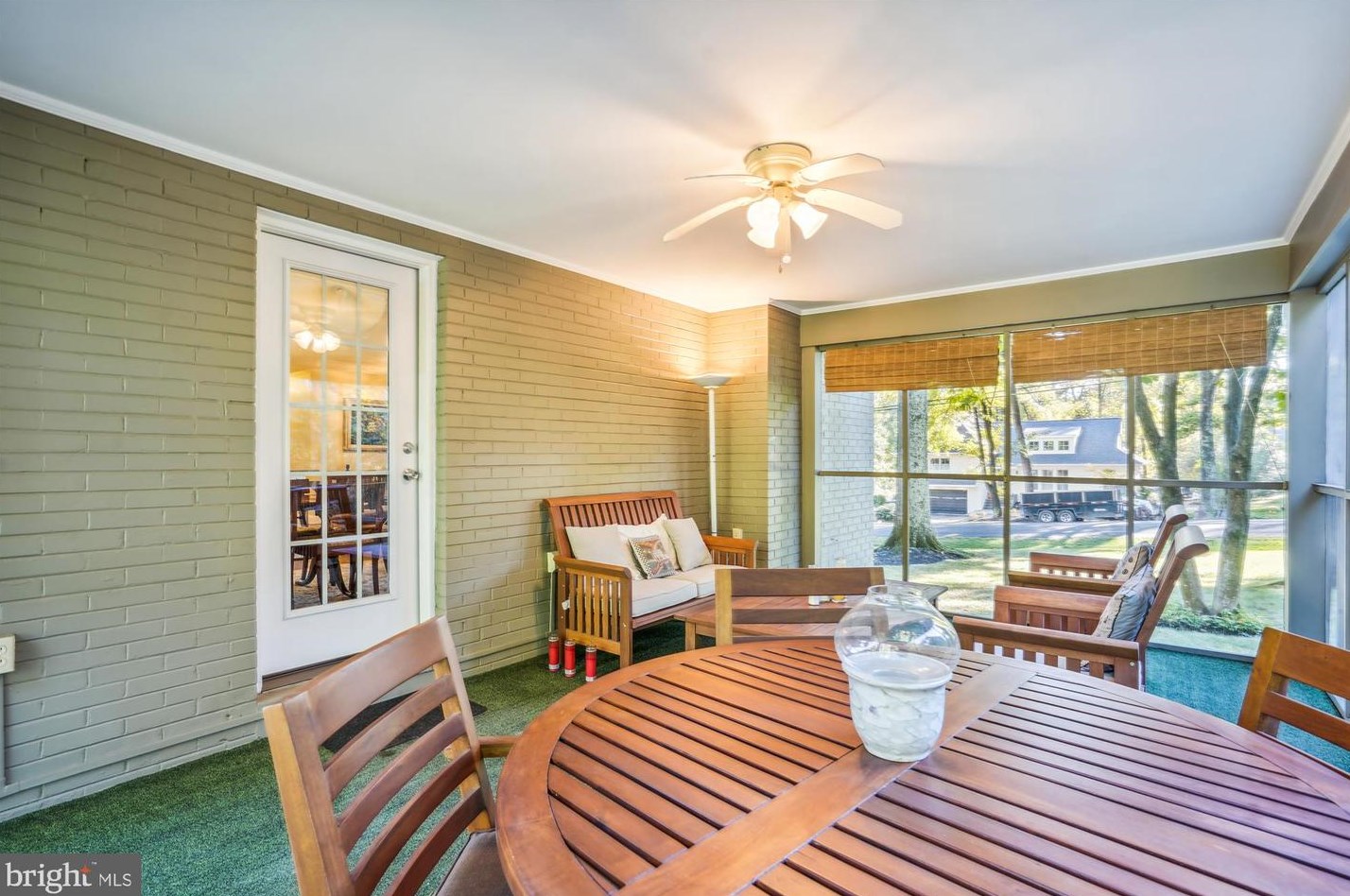 8616 Janet Ln, Vienna VA 22180-6813 exterior