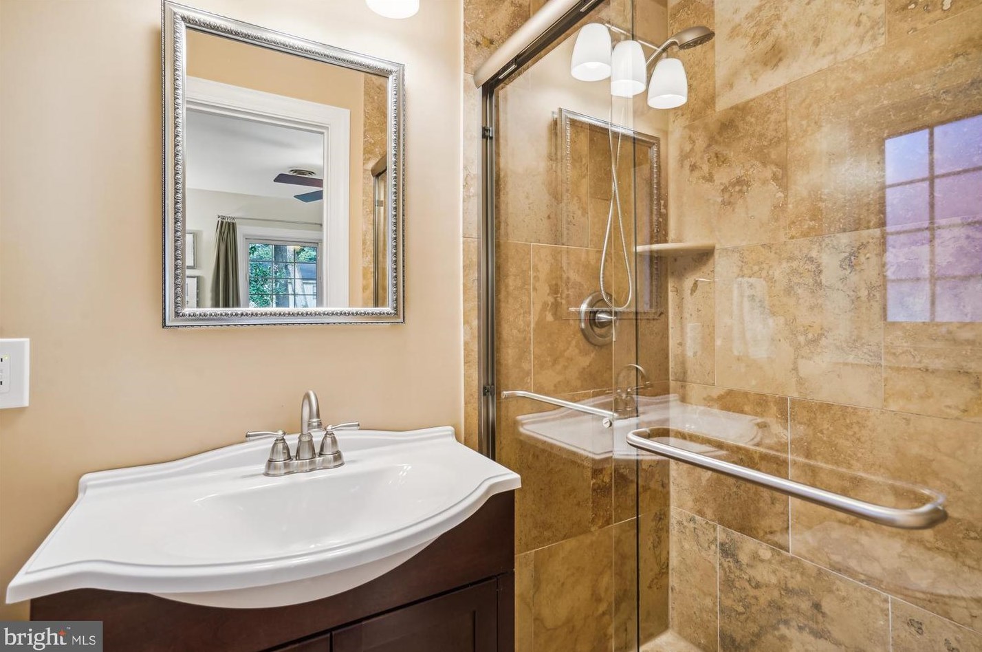 8616 Janet Ln, Vienna VA 22180-6813 exterior