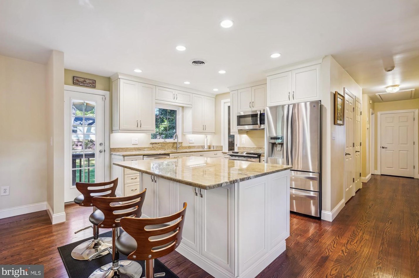 8616 Janet Ln, Vienna, VA 22180-6864