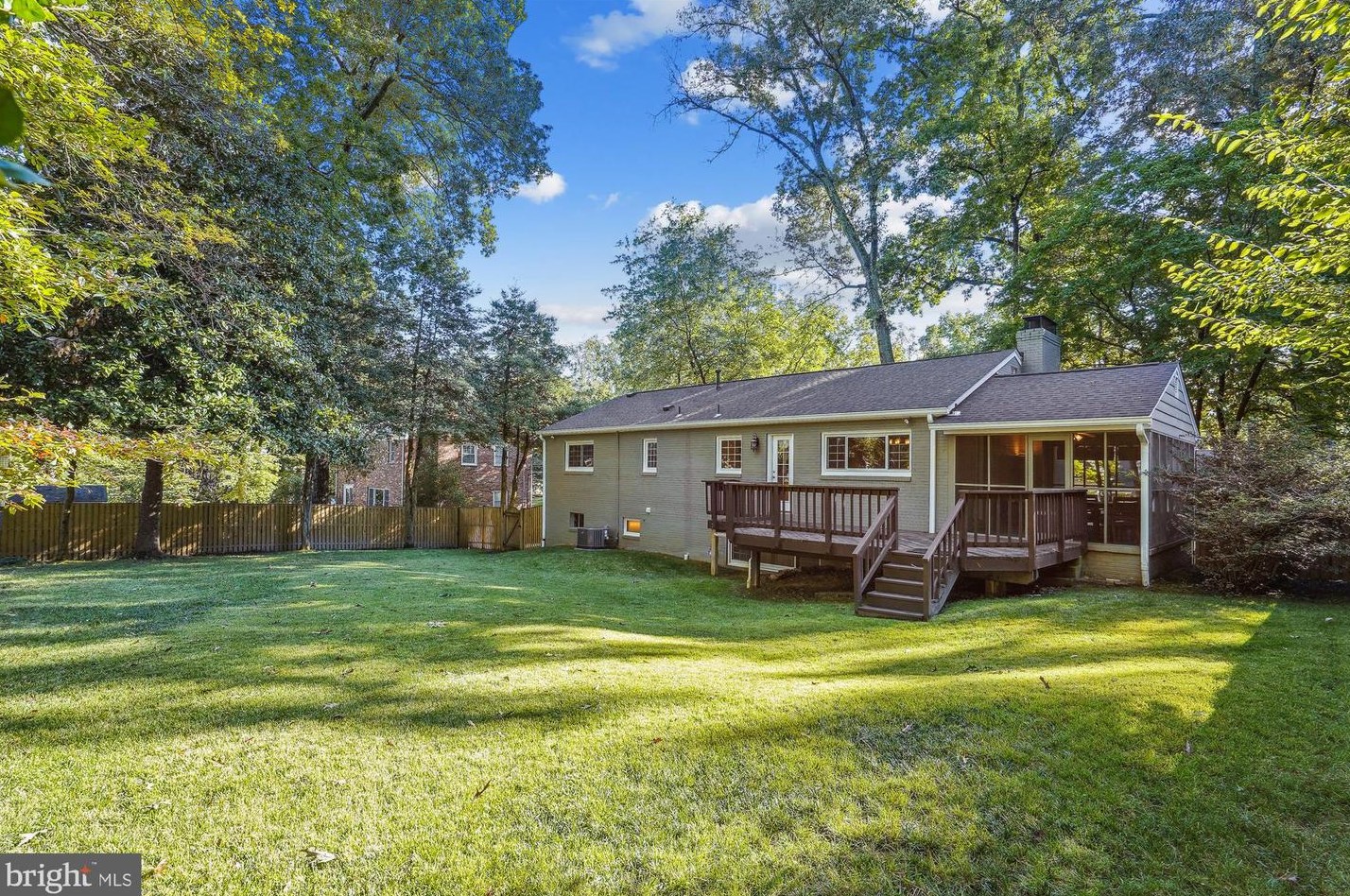 8616 Janet Ln, Vienna VA 22180-6813 exterior