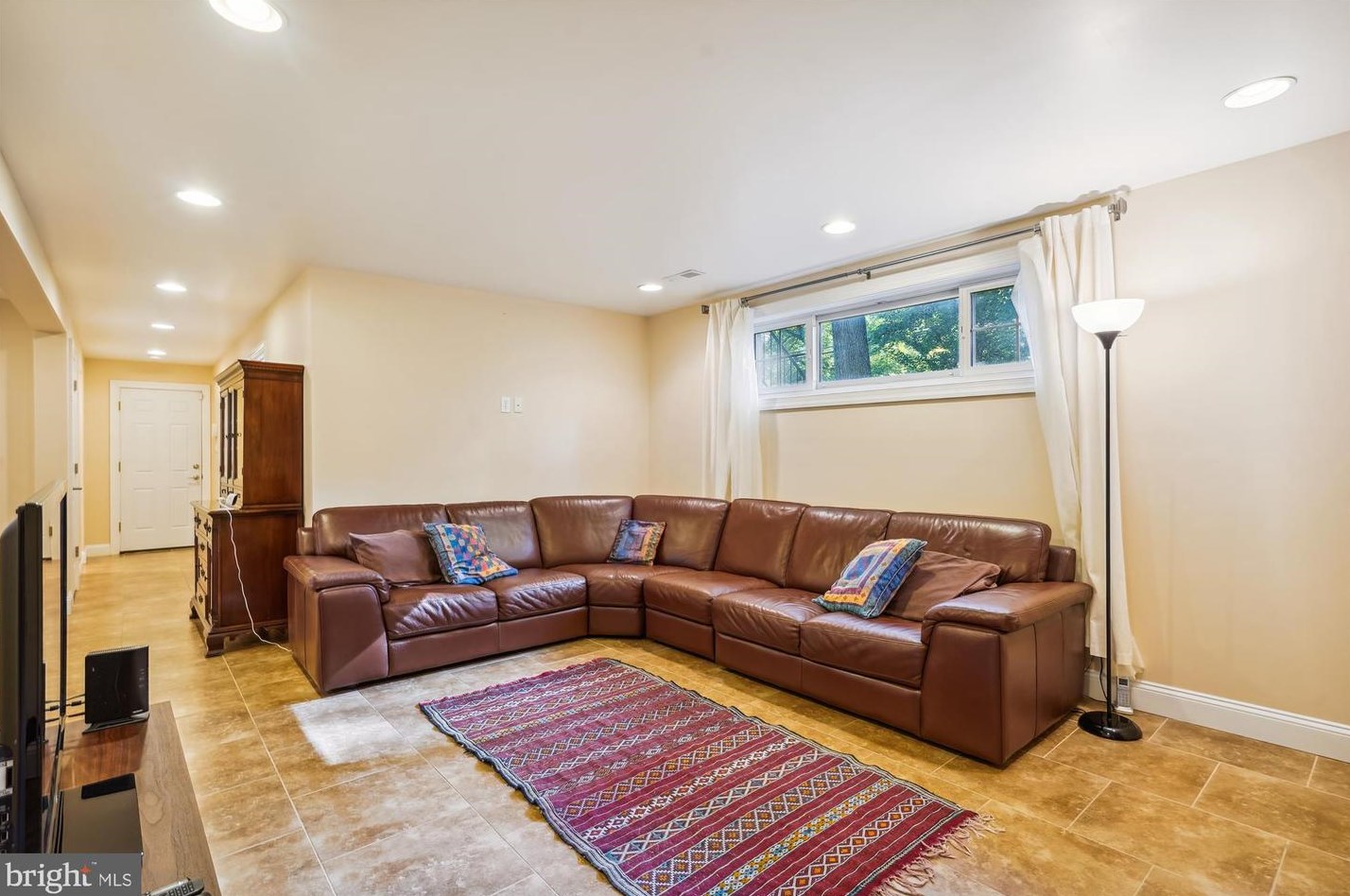 8616 Janet Ln, Vienna VA 22180-6813 exterior