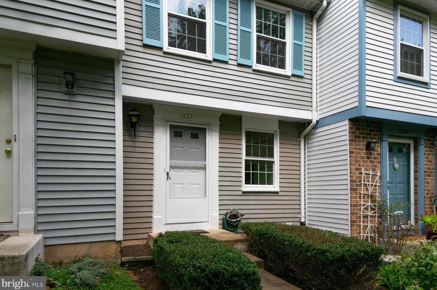 1627 Purple Sage Dr, Herndon, VA 20194