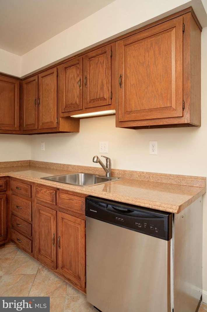 9315 Clanbrook Ct, Fairfax VA  22031-1910 exterior