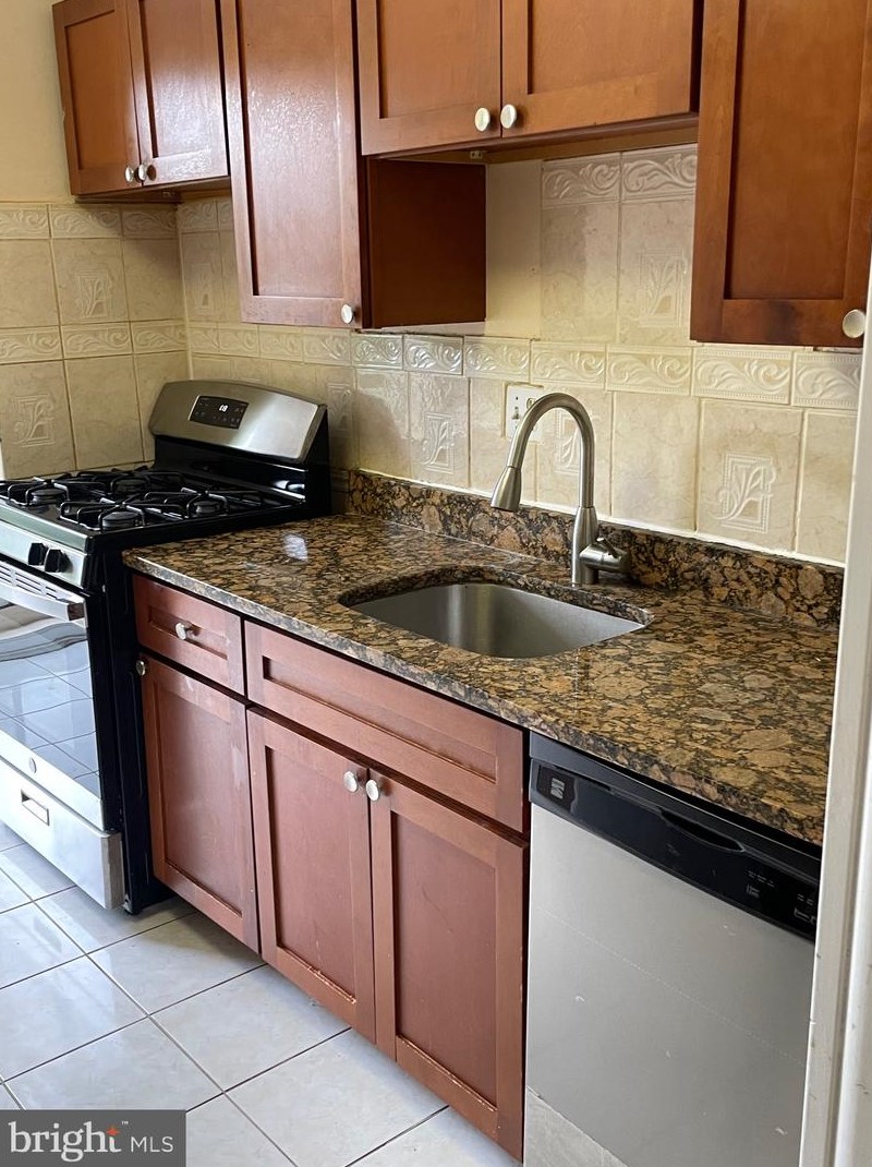 5618 Bloomfield Dr Apt 103, Alexandria, VA 22312