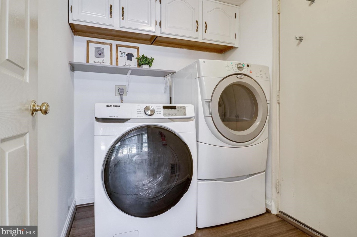 8312 Argent Cir, Fairfax VA 22039-3105 exterior