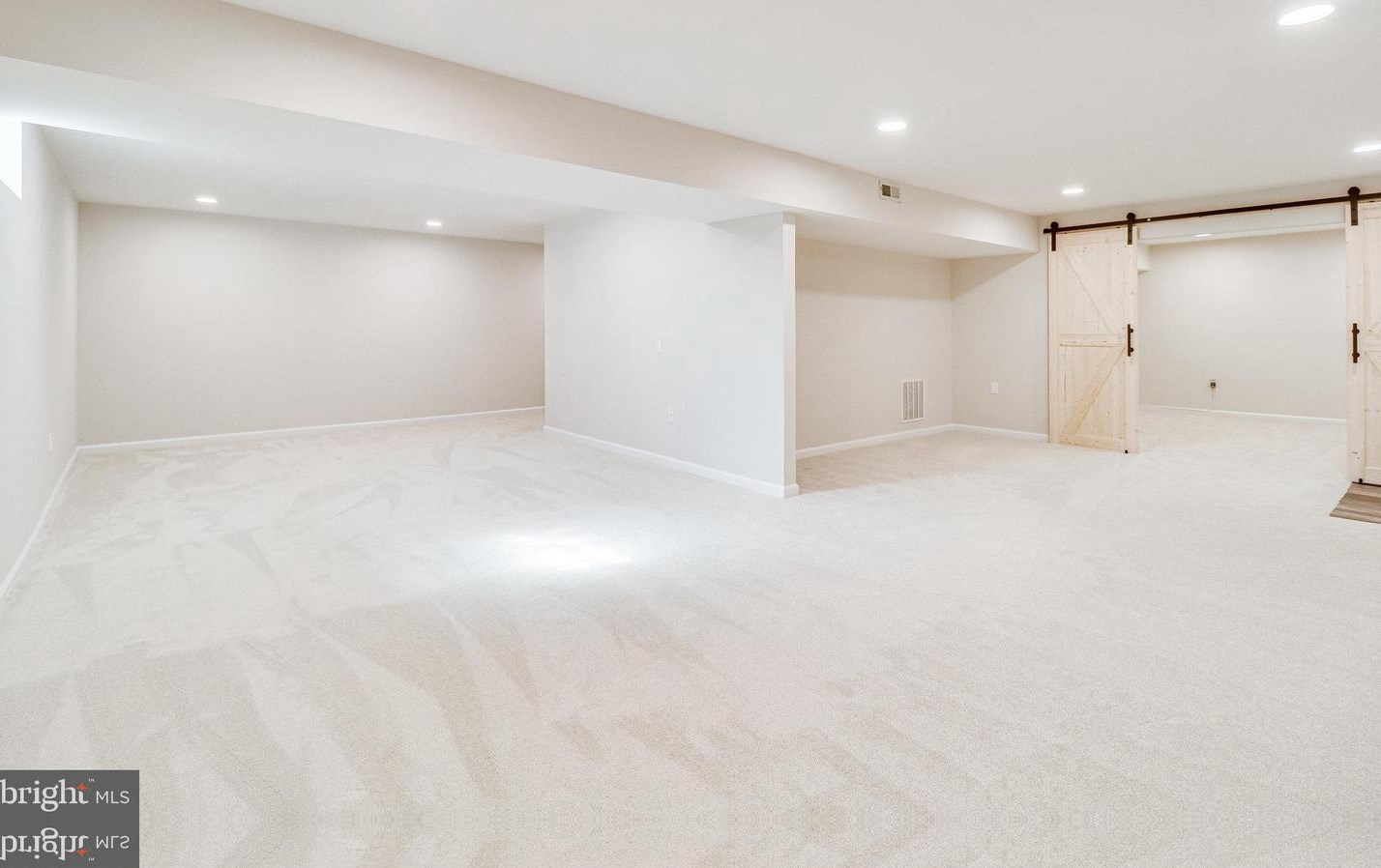 8312 Argent Cir, Fairfax VA 22039-3105 exterior