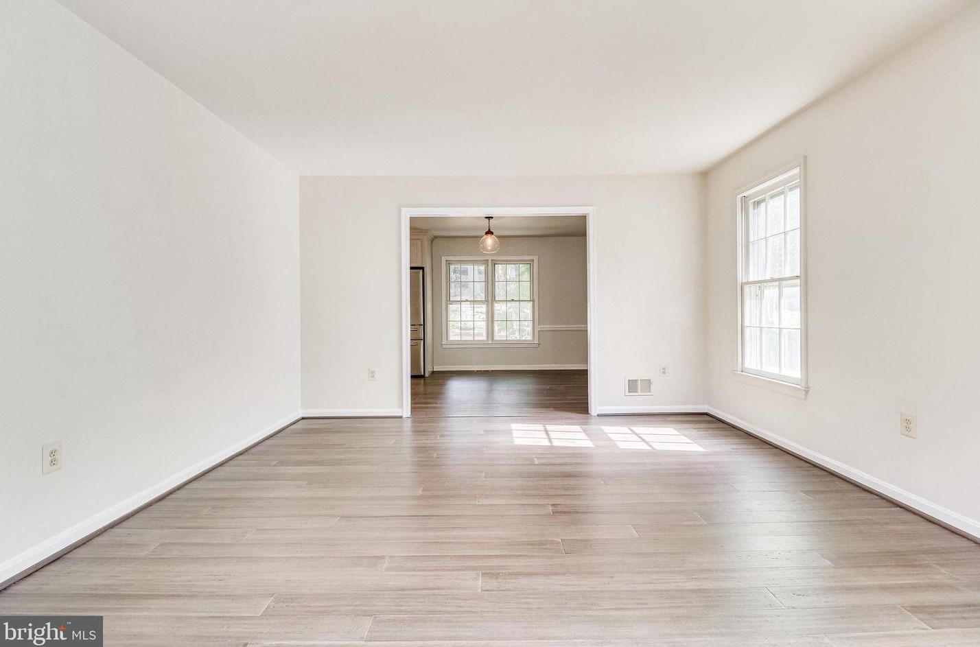 8312 Argent Cir, Fairfax VA 22039-3105 exterior