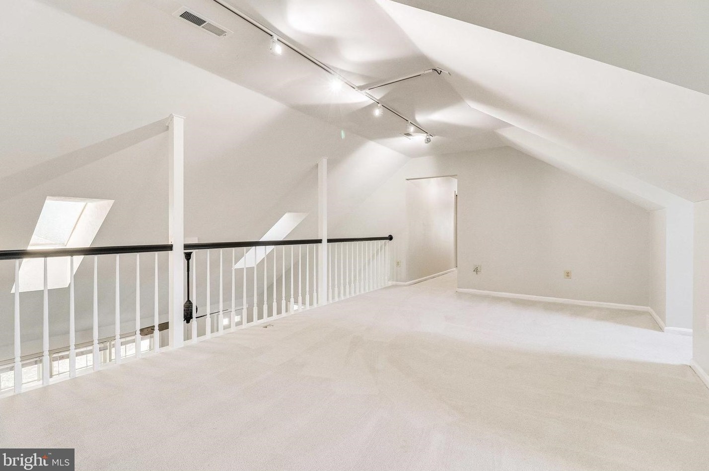 8312 Argent Cir, Fairfax VA 22039-3105 exterior