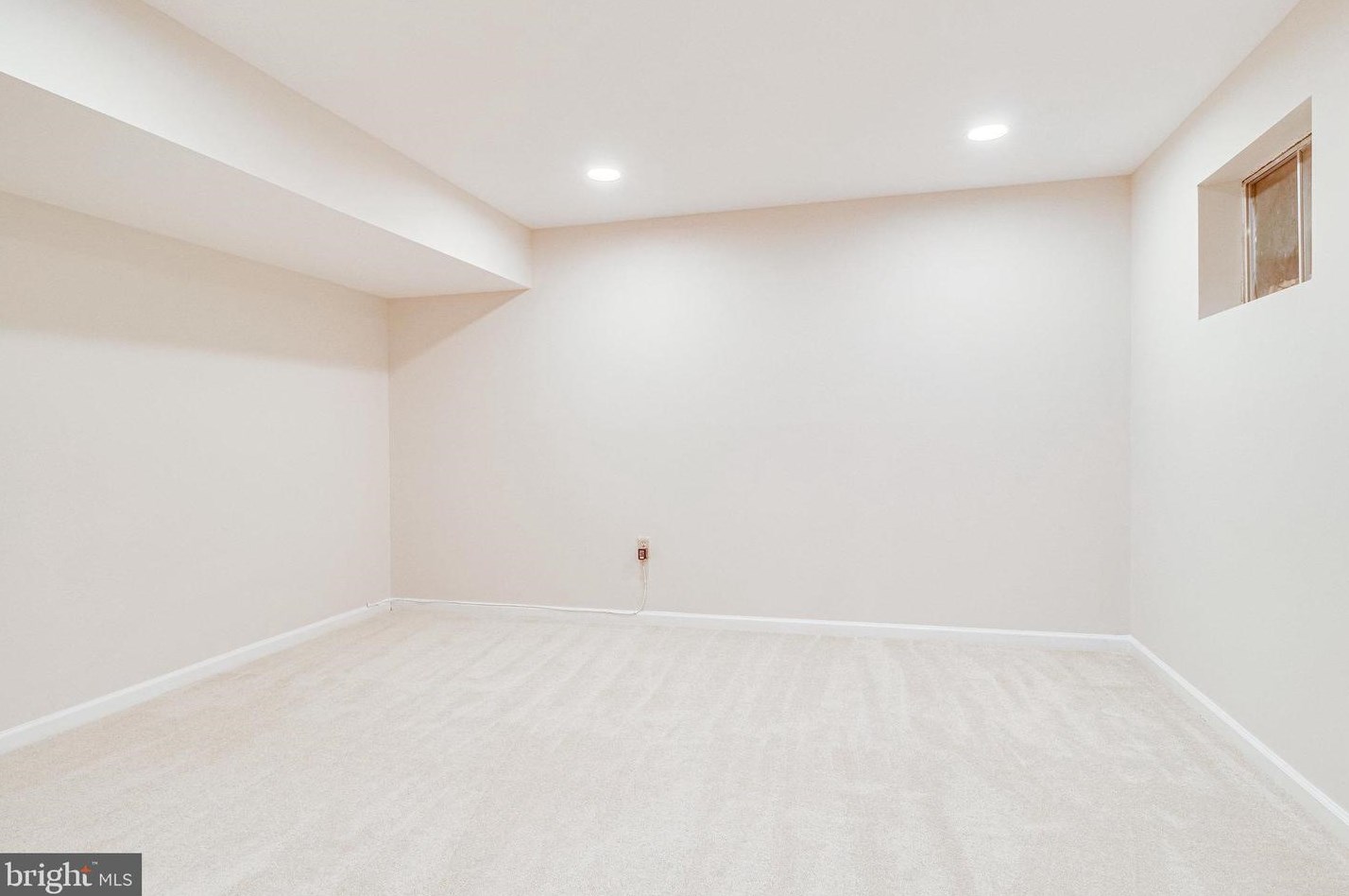 8312 Argent Cir, Fairfax VA 22039-3105 exterior