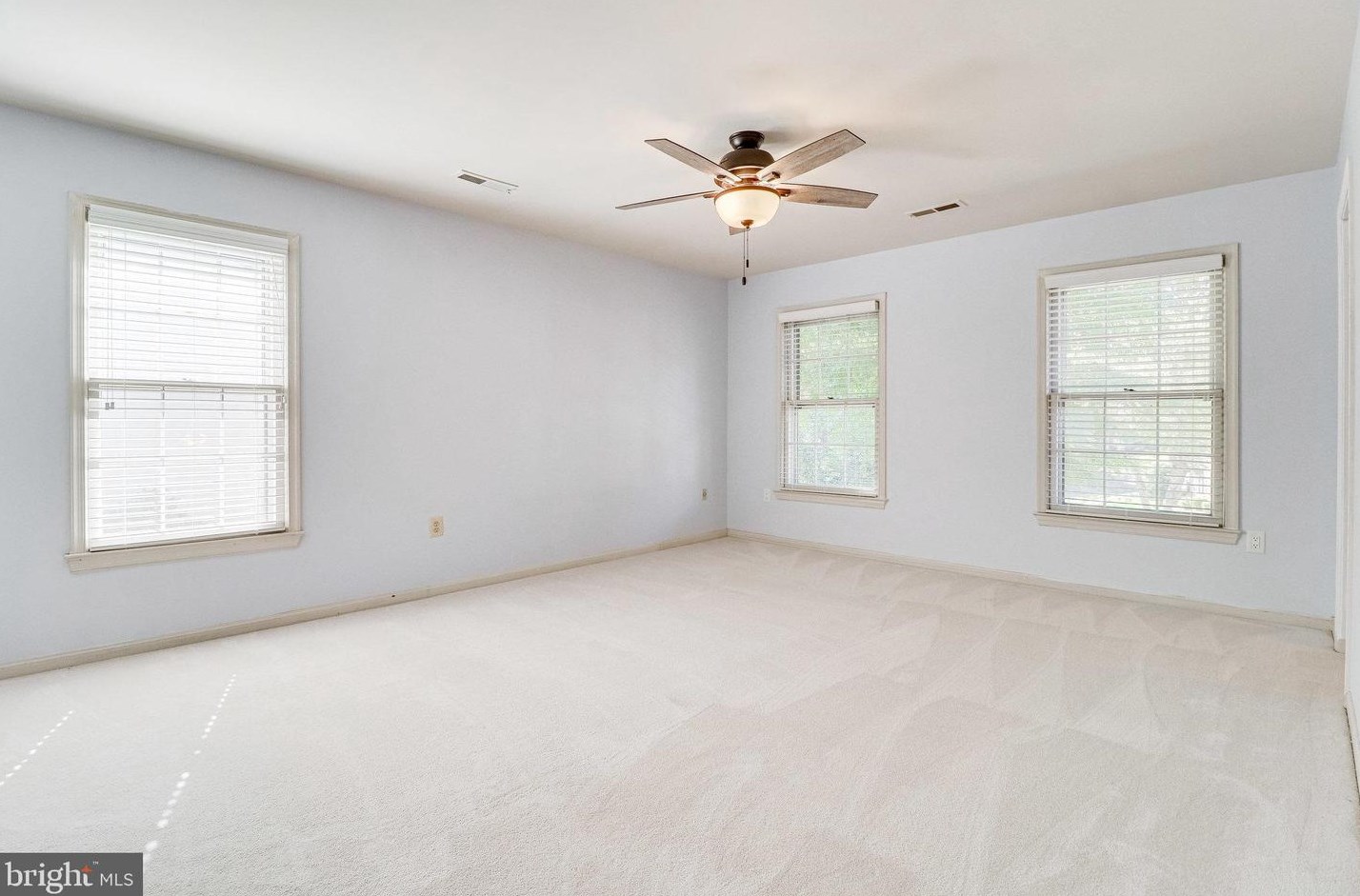 8312 Argent Cir, Fairfax VA 22039-3105 exterior