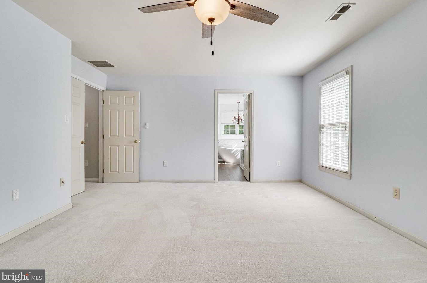 8312 Argent Cir, Fairfax VA 22039-3105 exterior